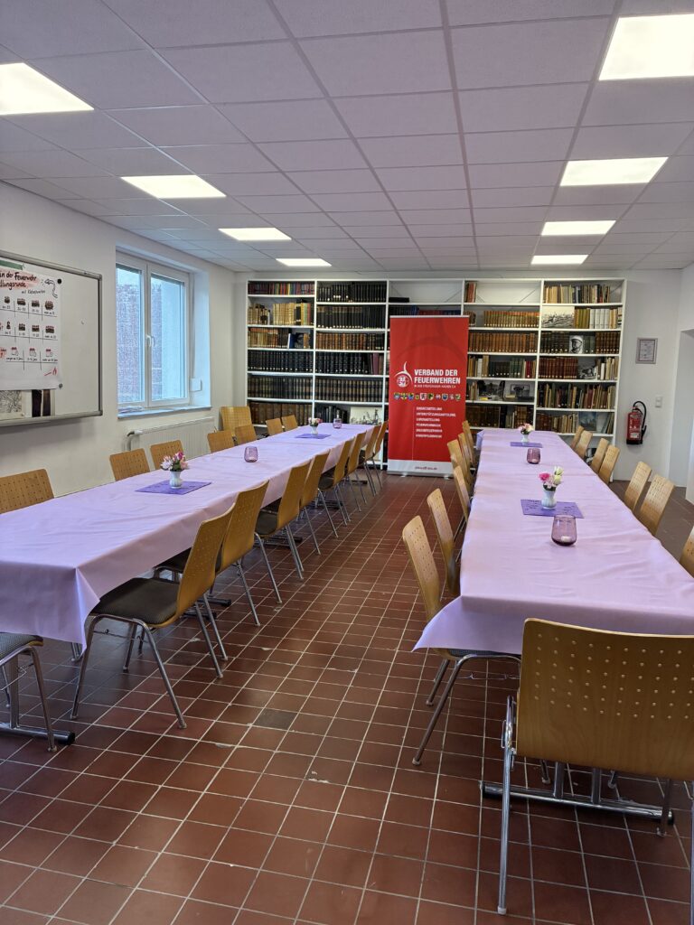 20261011_Frauen_Feuerwehr_Netzwerk_in_Alsdorf_Herzogenrather_Str100_Saal_Bild02